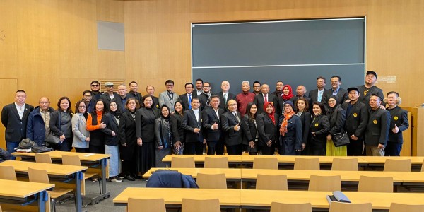 Terus meningkatkan mutu pendidikan, mahasiswa doktoral Hukum dan Ekonomi di Universitas Borobudur mengikuti kuliah internasional di Jepang