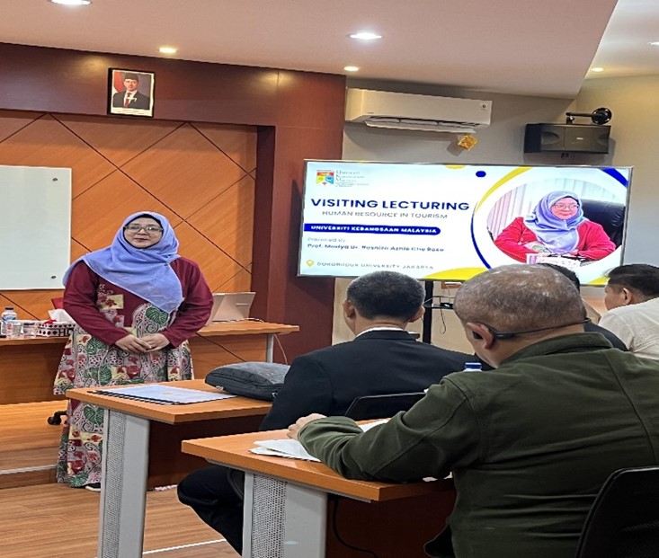 Visiting Lecturing Human Resource in Tourism oleh Prof. Madya Dr. Rosniza Aznie Che Rose dari Universitas Kebangsaan Malaysia