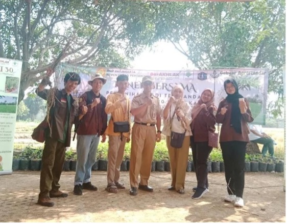 Universitas Borobudur Gelar Workshop & Panen Raya Padi Sawah di Cilincing, Jakarta Utara