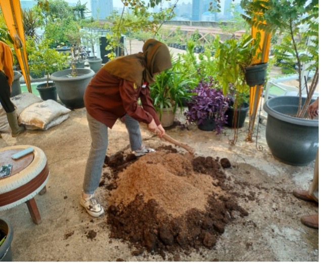 Mahasiswa Universitas Borobudur Kunjungi Dinas Ketahanan Pangan DKI Jakarta: Menimba Ilmu Urban Farming