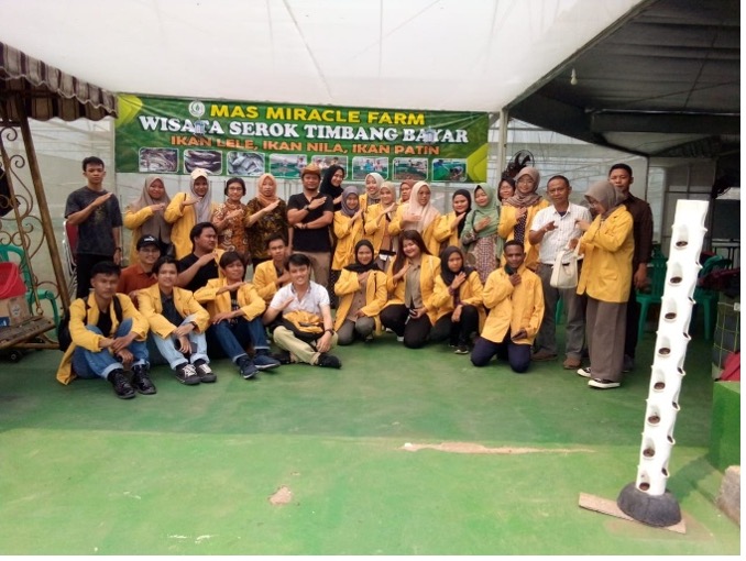 Kunjungan Edukatif ke Unit Usaha Mas Miracle: Mahasiswa Universitas Borobudur Pelajari Produksi dan Pasca Panen Tanaman Semusim