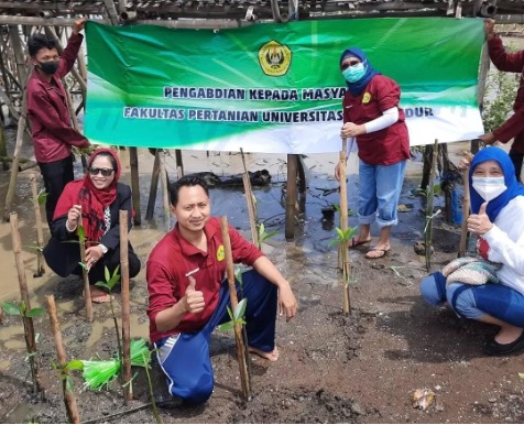 Universitas Borobudur Gelar Pengabdian Masyarakat: Penyuluhan Reboisasi dan Penanaman Bakau di Pesisir Pantai Karawang