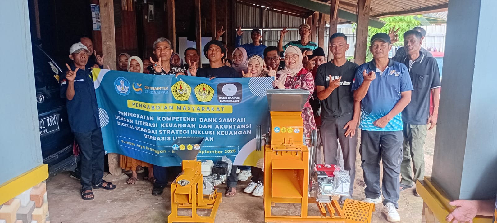 Akademi Akuntansi Borobudur dan Universitas Borobudur Bersama Bank Sampah Sumber Jaya Bangun Ekonomi Hijau di Krangan
